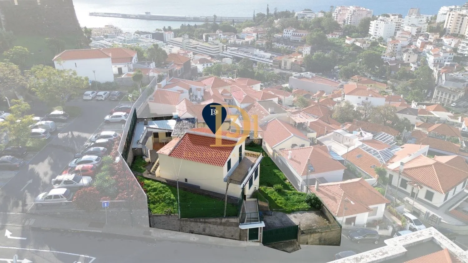 Moradia T3 com excelente localização no centro do Funchal e vista mar - Imóvel D31 em Portugal