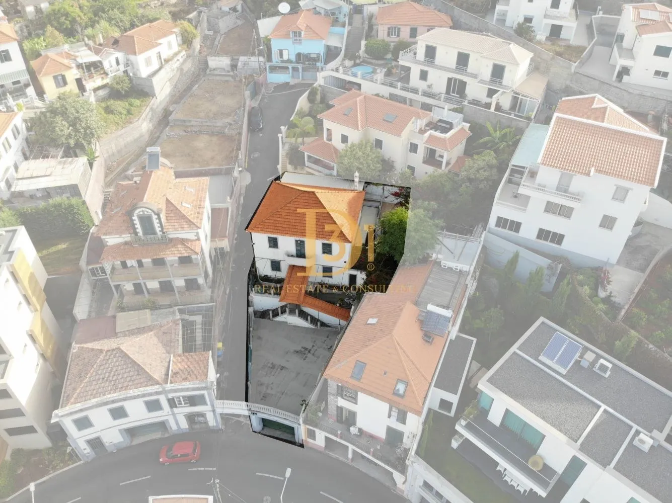Moradia Exclusiva T4 com Vista Deslumbrante sobre o Mar e a Baía do Funchal - Imóvel D31 em Portugal
