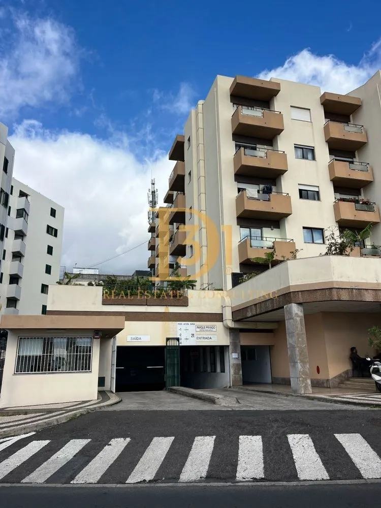 Dois Estacionamentos Cobertos no Centro do Funchal - Imóvel D31 em Portugal