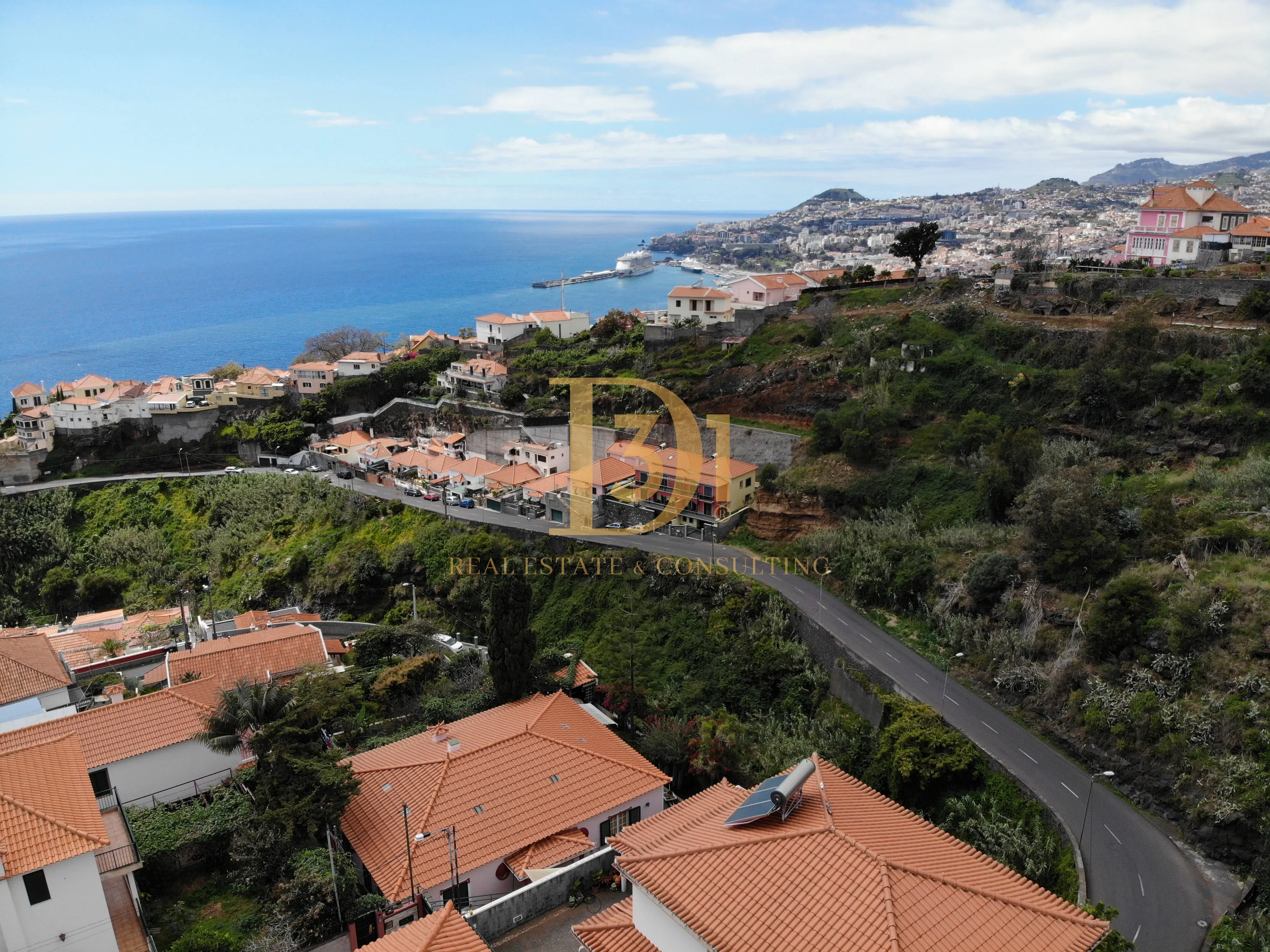 Terreno com 1.951 m² e vista mar, anteprojeto para 4 moradias — São Gonçalo, Funchal - Imóvel D31 em Portugal