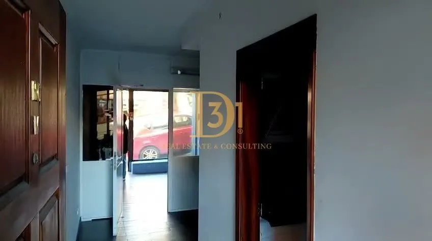 Unidade Comercial Funcional com Garagem e 2 Estacionamentos Privativos - Imóvel D31 em Portugal