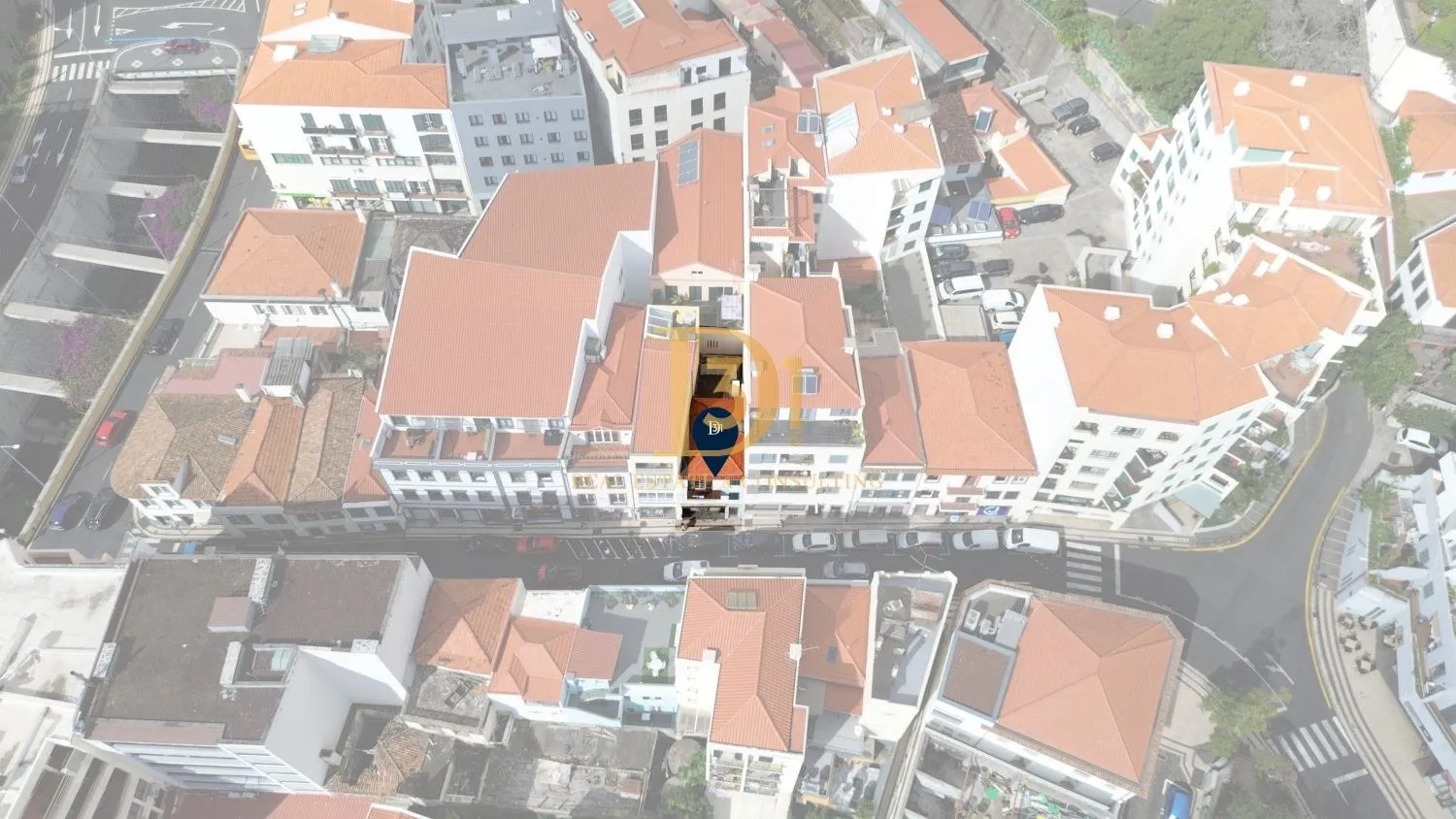Prédio no Centro do Funchal – 2 T1 e Loja com Elevado Potencial de Rentabilidade - Imóvel D31 em Portugal